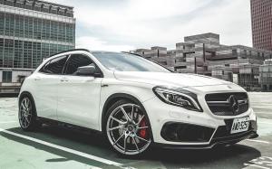 Mercedes-AMG GLA45 4Matic on PUR Wheels (FL26)